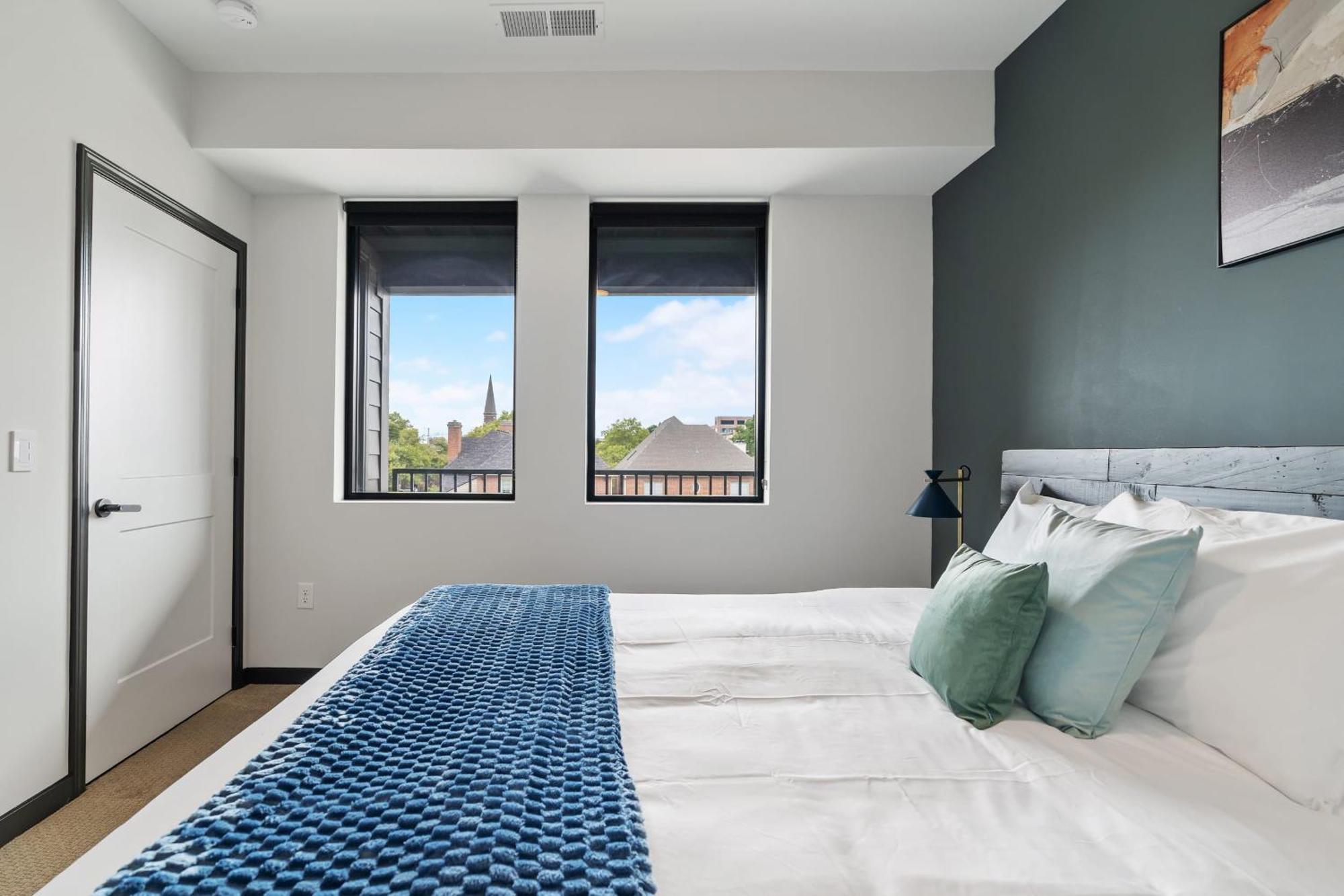 Cozysuites On Mass With Garage Parking #4 Индианаполис Екстериор снимка