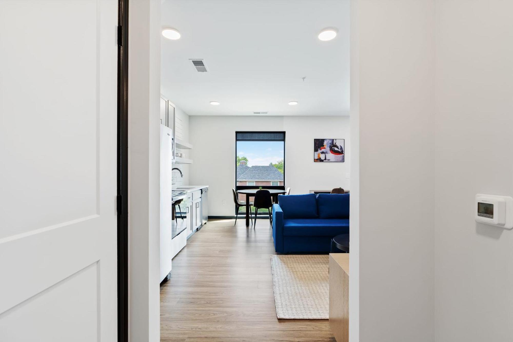 Cozysuites On Mass With Garage Parking #4 Индианаполис Екстериор снимка