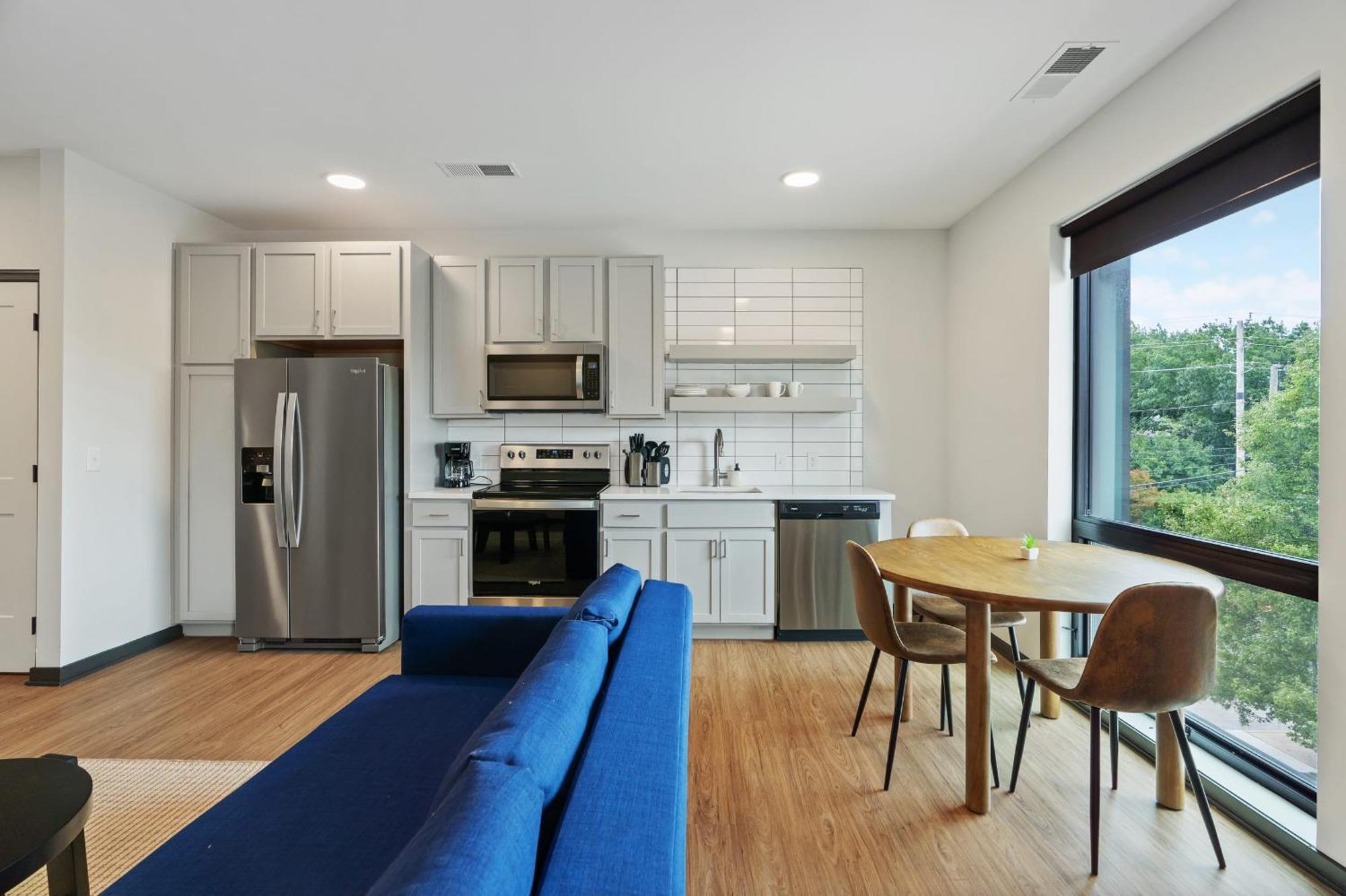Cozysuites On Mass With Garage Parking #4 Индианаполис Екстериор снимка