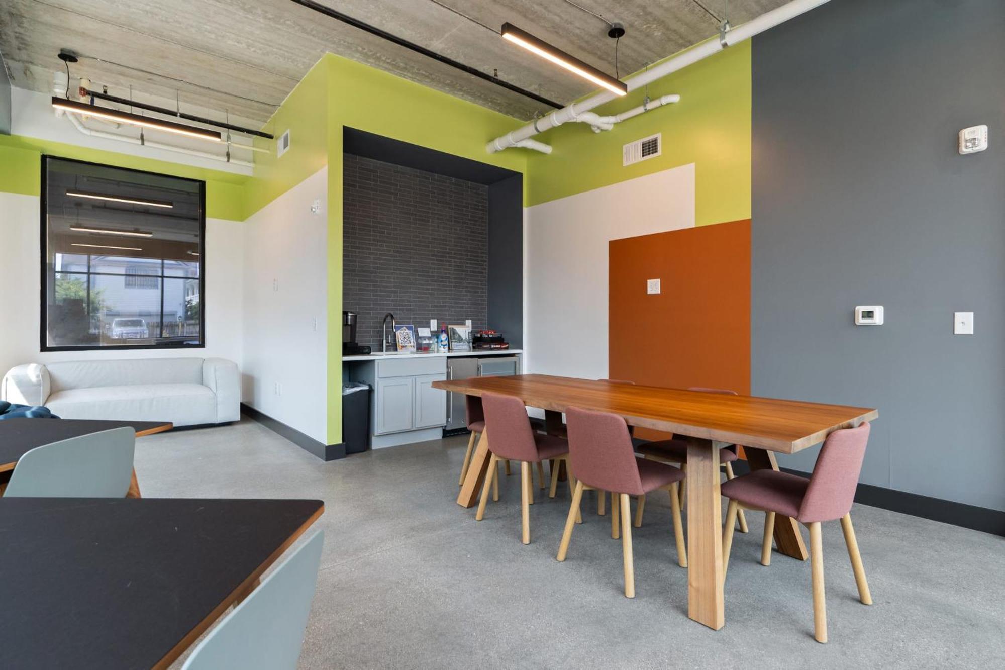 Cozysuites On Mass With Garage Parking #4 Индианаполис Екстериор снимка